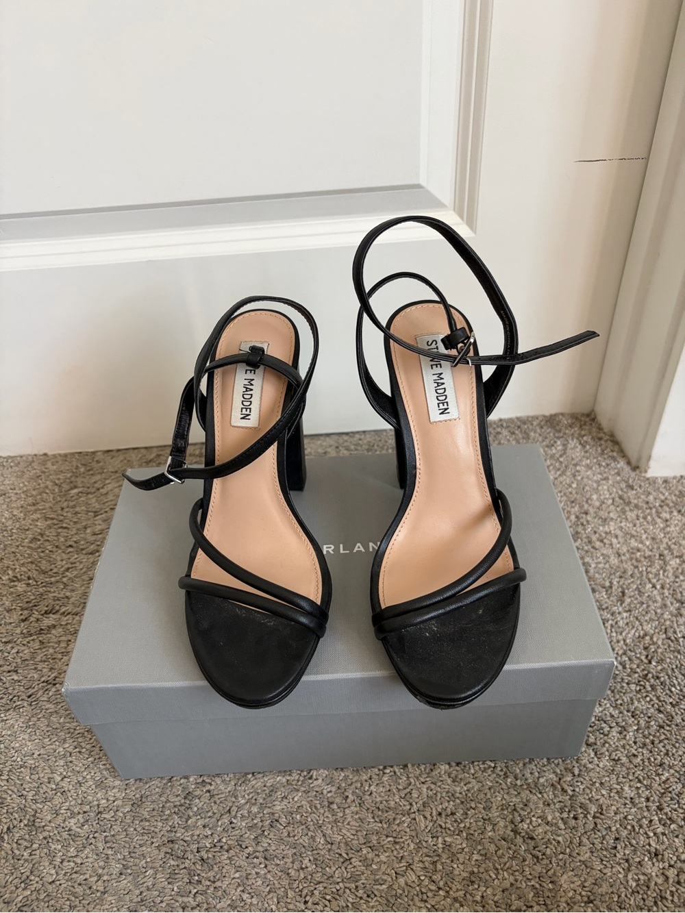 Steve Madden Black strappy Block Heel Sandals size 7
